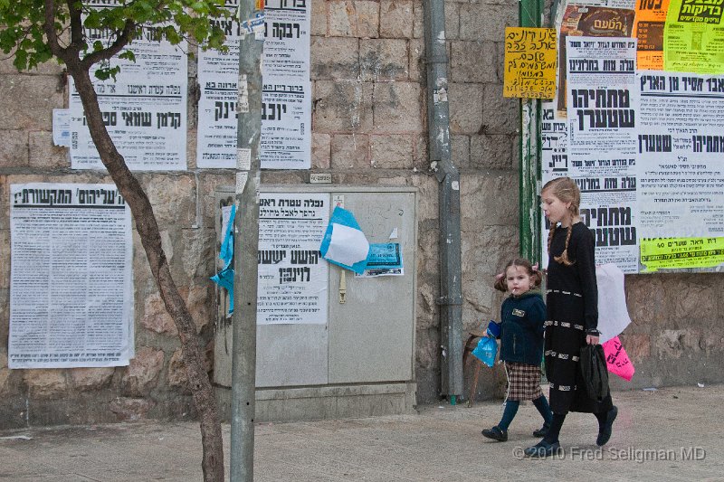 20100409_112046 D300.jpg - 2 young girls, Mea Shearim